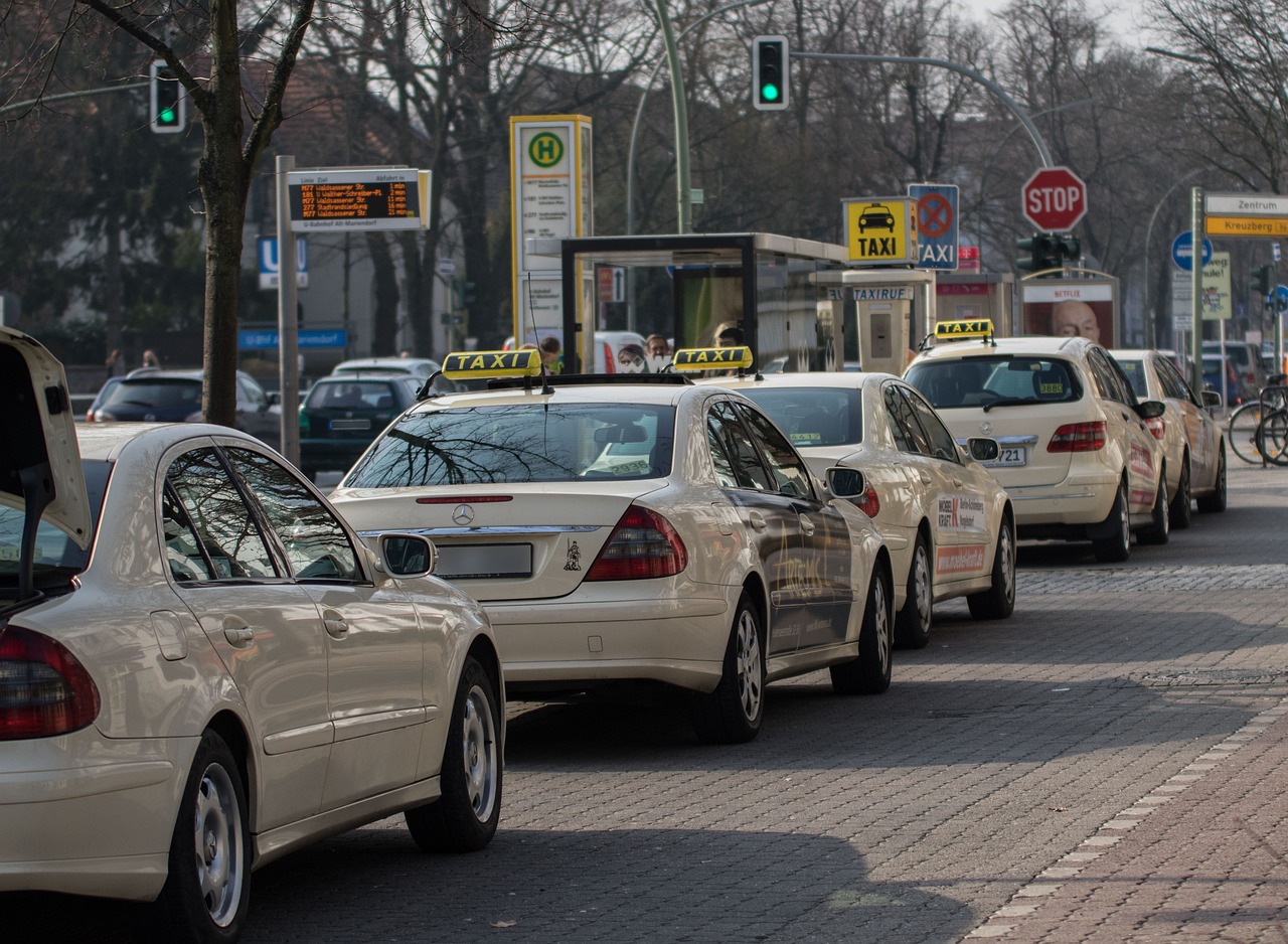 taxis, taxi stand, taxi-3985477.jpg